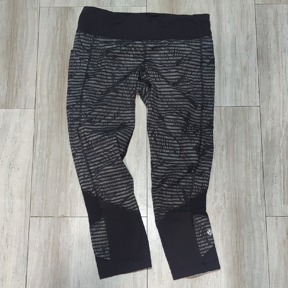 Black and Gray Patterned Leggings